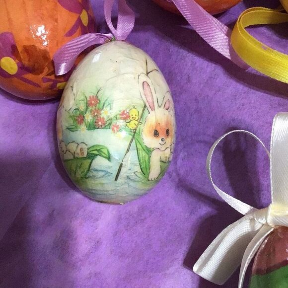 Six vintage paper Easter egg, ornaments, and three funny figurines from estate s - Picture 2 of 4